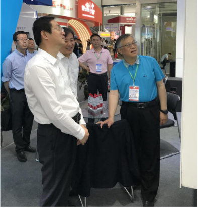 省委常委、西宁市委书记王晓莅临第十九届青洽会青海3044am永利集团展位参观